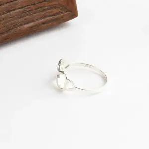 [신상오픈런]리본반지 컷아웃 스털링실버 얇은 하트 꼬임 (29987842)