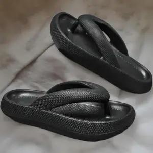 [신상오픈런]남녀 커플 키높이 쿠셔닝 통굽 플립플랍 쪼리 샌들 (38541307)