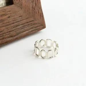 [신상오픈런]기하학 컷아웃 동그라미 네모 은반지 실버링 (29987851)