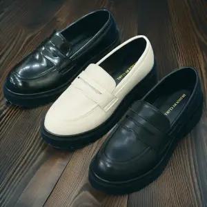 [신상오픈런]여성 편안한 가죽 정장 로퍼 세련된 스티치 단화 (32455779)