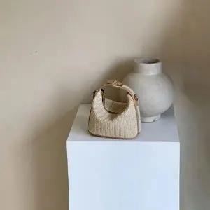 [룽스]탈부착 크로스백 버킷백 바쿠백 미니백