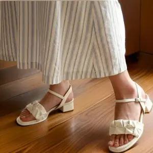 [신상오픈런]여성 힐 주름 디자인 스트랩 슬링백 여름 샌들 (32456502)