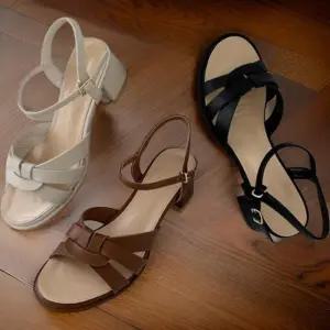 [신상오픈런]여성 빈티지 크로스 스트랩 플랫폼 슬링백 샌들 (32456501)