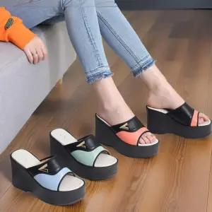 [신상오픈런]여성 메탈 장식 플랫폼 샌들 배색 가죽 디자인 (32456269)