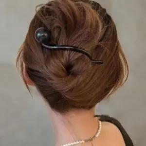 [신상오픈런]여성용 심플  볼 장식 올림머리 집게 헤어핀 (41316258)