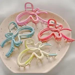 [신상오픈런]여성용 파스텔 색상 나비 모양 메탈 헤어 집게핀 (37006412)