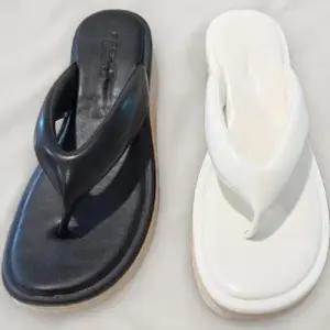 [신상오픈런]여성 여름 블랙 아이보리 통굽 샌들 플립플랍 쪼리 (36391413)