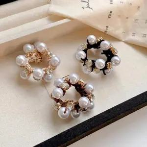 [신상오픈런]진주머리끈 레이어드 하객룩 영롱 데일리 (29194013)