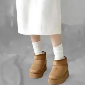 [신상오픈런]여성용 겨울 퍼안감 스웨이드 키높이 숏 부츠 플랫폼 (42297772)