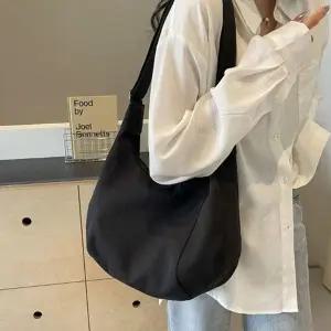 [룽스]숄더백 소재 반달모양 겸용 크로스백