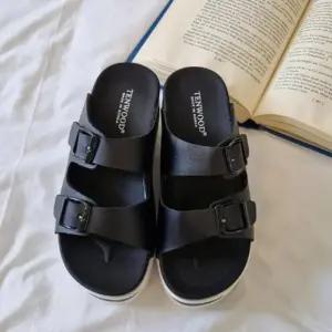 [신상오픈런]여성 사각버클 스트랩 플랫폼 더블 키높이 샌들 (36358478)