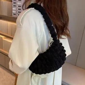[룽스]백 여성백 대학생 휘뚜루마뚜루 가방 블랙