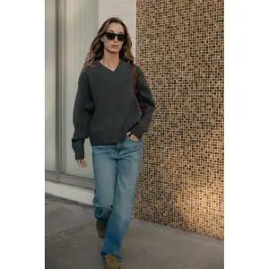 [국내배송] 자라 ZARA 브이넥 니트 스웨터 - 다크 그레이 923570