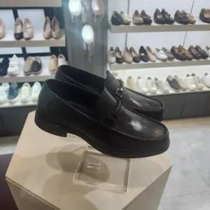 엘칸토 HC10 남소가죽꼬임장식로퍼검정 남성쿠션업컴포트소가죽고무신드레스로퍼 LCMD