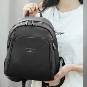 [신상오픈런]여성 캐주얼 심플 백팩 지퍼포켓 분리수납 가방 (41316332)