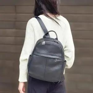 [신상오픈런]여성용 블랙 가죽 백팩 태블릿 수납 가능 지퍼형 데일리 가방 (38284408)