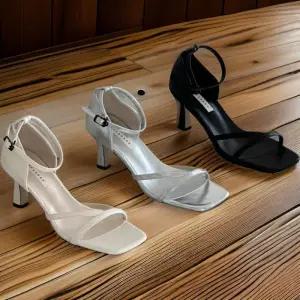 [신상오픈런]여성 여름용 슬림 스트랩 조절 가능 샌들 (32331517)