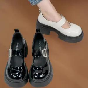 [신상오픈런]여성 러블리 유광 키높이 메리제인 통굽 샌들 (39139906)