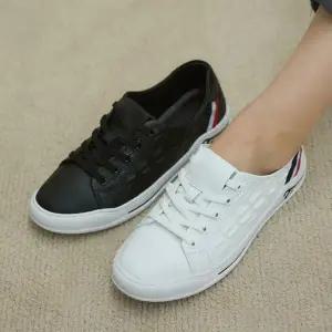 여자 데일리 엠보 패턴 가죽 캐주얼 로우탑 스니커즈