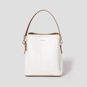 [AK수원점] [빈폴] 애니 버킷백 - 아이보리 BE52D3M050