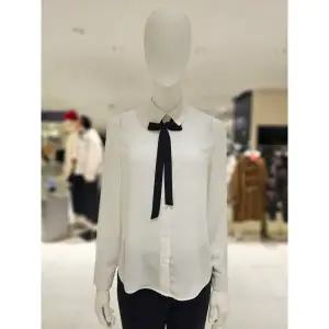 [롯데백화점]SOUP 타이 배색 긴팔 블라우스 SCRLS91