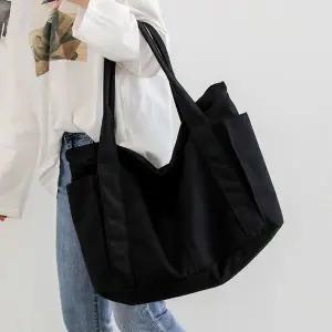 [하프클럽/]여성 다양한 주머니 공간 깔끔한 스타일 토트 숄더백