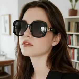 [페라가모] 명품 선글라스 SF1058S 001 스퀘어 뿔테 자외선차단 여자