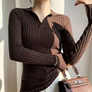 여성 브라운 봄 가을 얇은 브이넥카라 골지 긴팔티 (KYR-WFAA622)