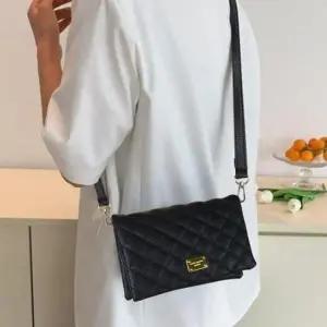 고급스러운 스타일 지갑 겸 퀼팅 크로스백