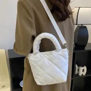 휴대폰가방 심플 퀄팅 미니 토트 크로스백 편한 코디 쿠션 손잡이