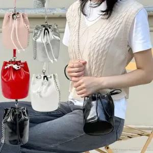 여성 5컬러 페미닌 스타일 가벼운 데일리 미니 버킷백 버킷백 반짝이는가방