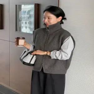 비앙 하이넥 루즈핏 니트 조끼 집업 (one color)