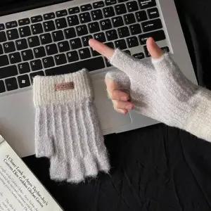 겨울등산장갑 귀여운 반장갑 겨울 등산 바이크 자전거 외출 장갑