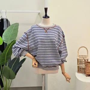 [대구백화점] [4CUS]스트라이프 라운드 맨투맨 티셔츠(FS6B9TS5325)