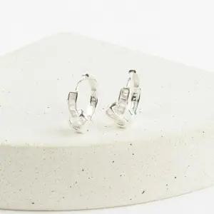 [신상오픈런]실버이어링 꼬임 심플 원터치 미니링귀걸이 (29965119)