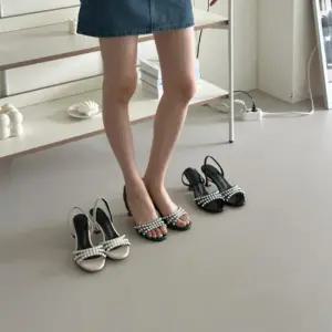 [신상오픈런]여자 스트랩 메탈 슬링백 장식 원형 샌들 (36358114)