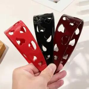 [신상오픈런]여성용 하트 컷 아트 와이드 플라스틱 헤어밴드 (41341306)