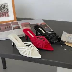 [신상오픈런]여성 광택 무지 색상 크로스 스트랩 오픈 토 샌들 (35829977)