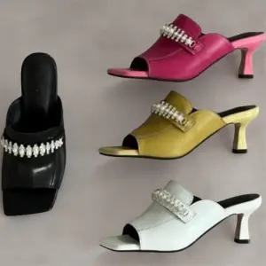 [신상오픈런]여성 블링 큐빅 장식 오픈토 뮬 샌들 가죽 스타일 (36391790)