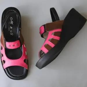 [신상오픈런]여성 비비드 컬러 배색 슬링백 키높이 샌들 (36391392)