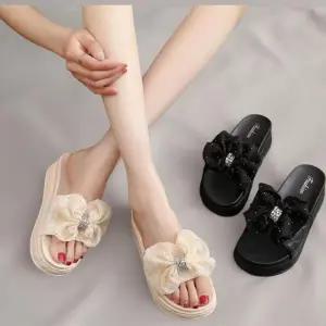 [신상오픈런]여성 큐빅 큰 리본 푹신한 플랫폼 통굽 슬리퍼 (35834289)