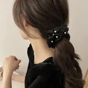 [신상오픈런]진주머리끈 벨벳헤어슈슈 도트 곱창끈 여성스러운 (30488799)
