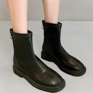 [신상오픈런]여성용 클래식 유광 앵클 부츠 저굽 지퍼 디자인 (42297759)