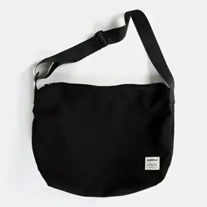 [모로엠]남녀공용 심플 디자인 숄더 크로스백 DMC-BA-QES7105