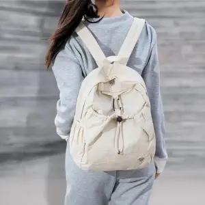 [신상오픈런]여성 경량 나일론 백팩 조임끈 포켓 캐주얼 가방 (37000834)