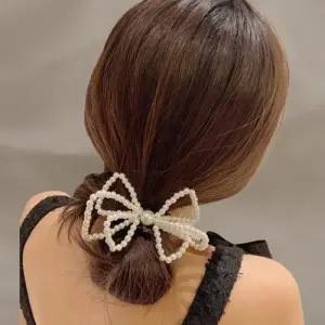 [신상오픈런]여성용 리본 큐빅 진주 헤어핀 로우번 스타일 (35830151)