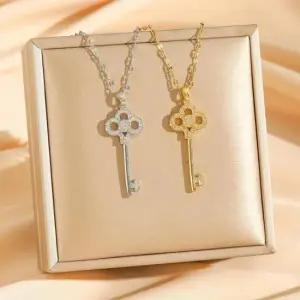 [패션] 열쇠 큐빅 펜던트 써지컬 티타늄 여성 목걸이