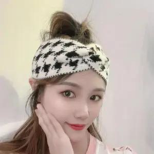 [신상오픈런]니트헤어밴드 꼬임 겨울 하운드체크 반다나 (29194080)