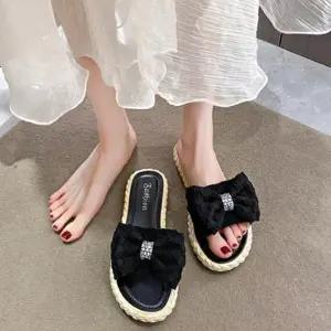 [신상오픈런]리본슬리퍼 진주 발레코어 라탄 여름휴양룩 레이스 (30546402)