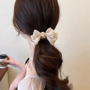 [신상오픈런]리본집게핀 여성스러운 실키 바나나 머리핀 (30488695)